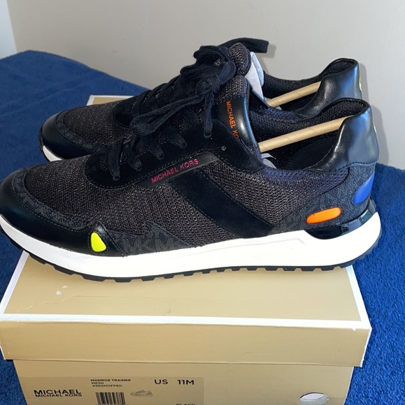 Micheal Kors Trainer shoes - Picture 2 of 8